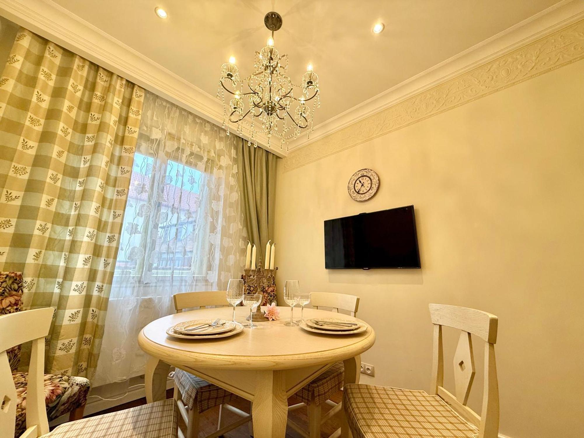 Unique Charles Bridge 2Bdr Apartment. Прага Экстерьер фото