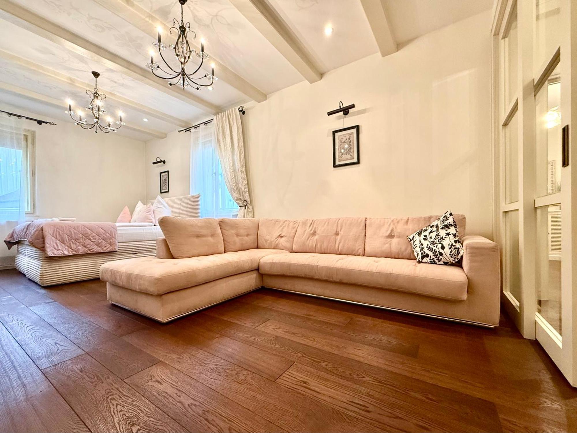 Unique Charles Bridge 2Bdr Apartment. Прага Экстерьер фото