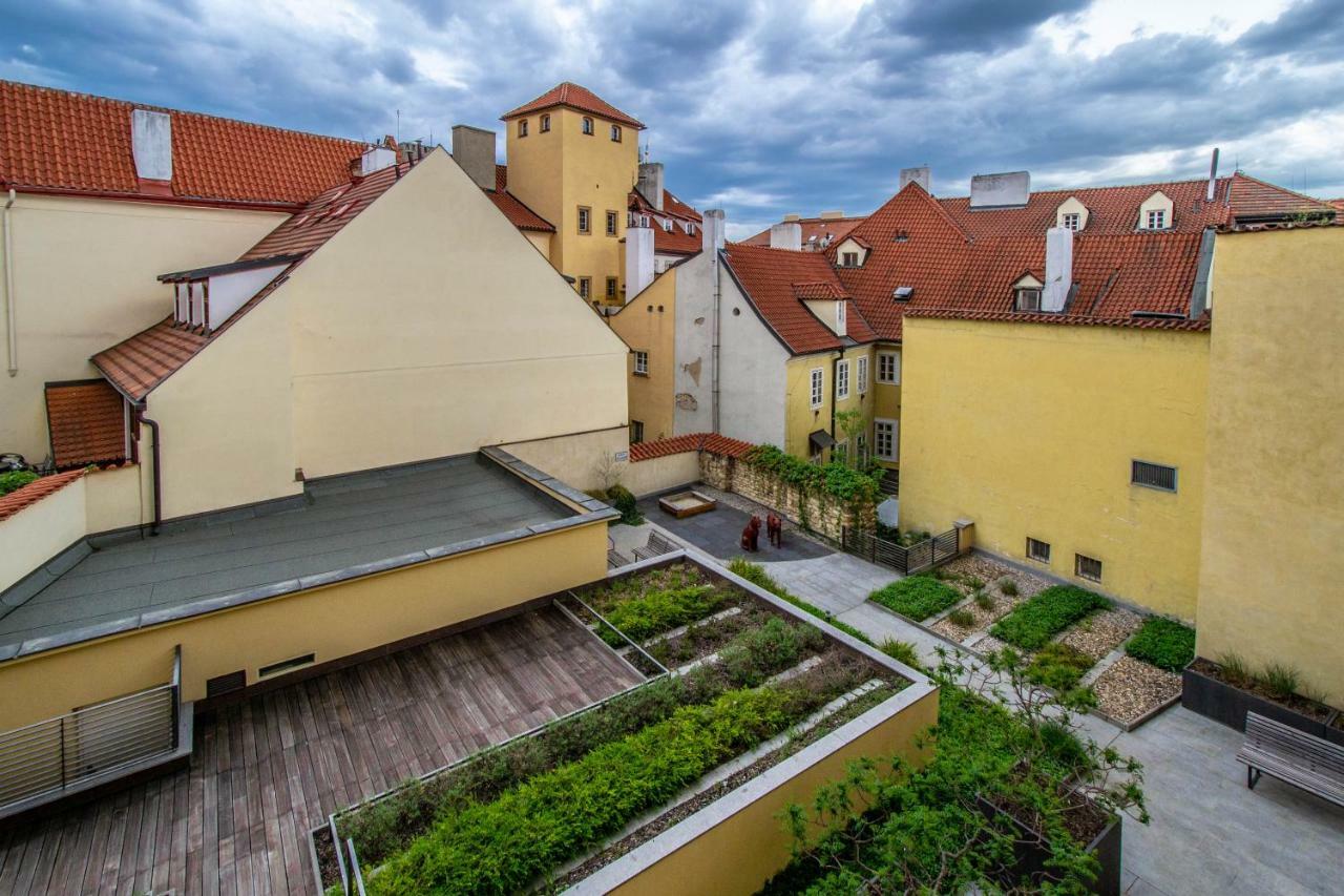 Unique Charles Bridge 2Bdr Apartment. Прага Экстерьер фото