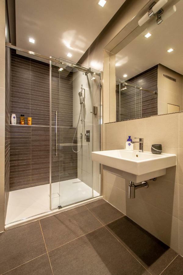 Unique Charles Bridge 2Bdr Apartment. Прага Экстерьер фото