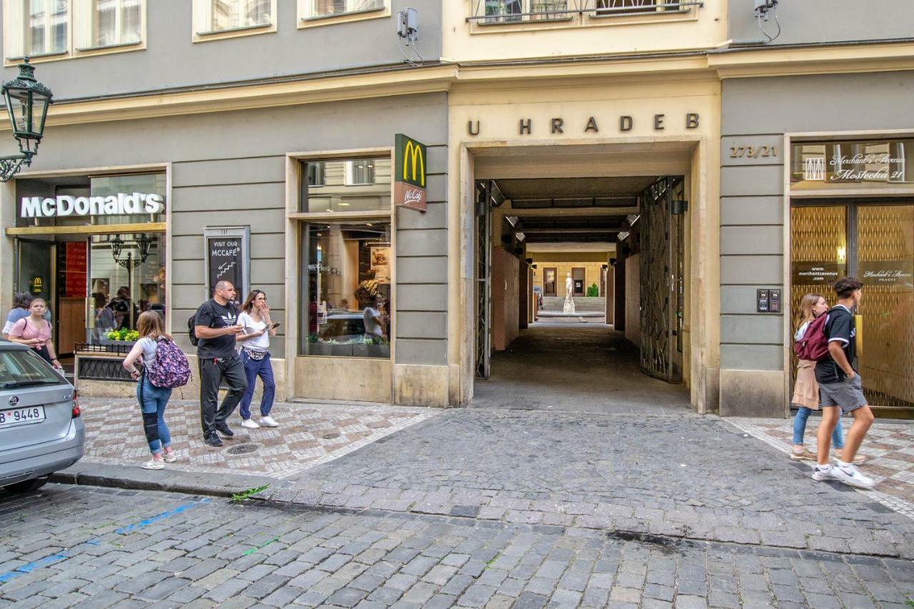 Unique Charles Bridge 2Bdr Apartment. Прага Экстерьер фото