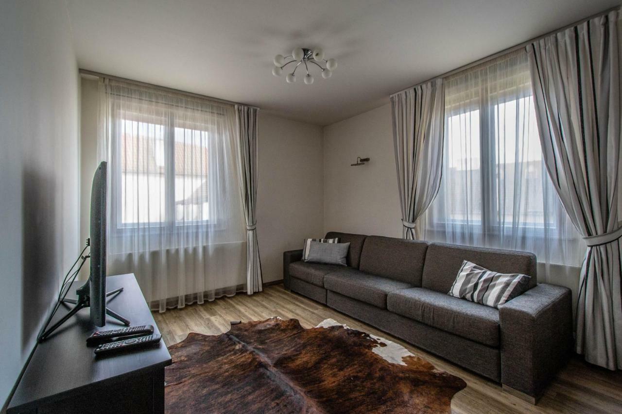 Unique Charles Bridge 2Bdr Apartment. Прага Экстерьер фото