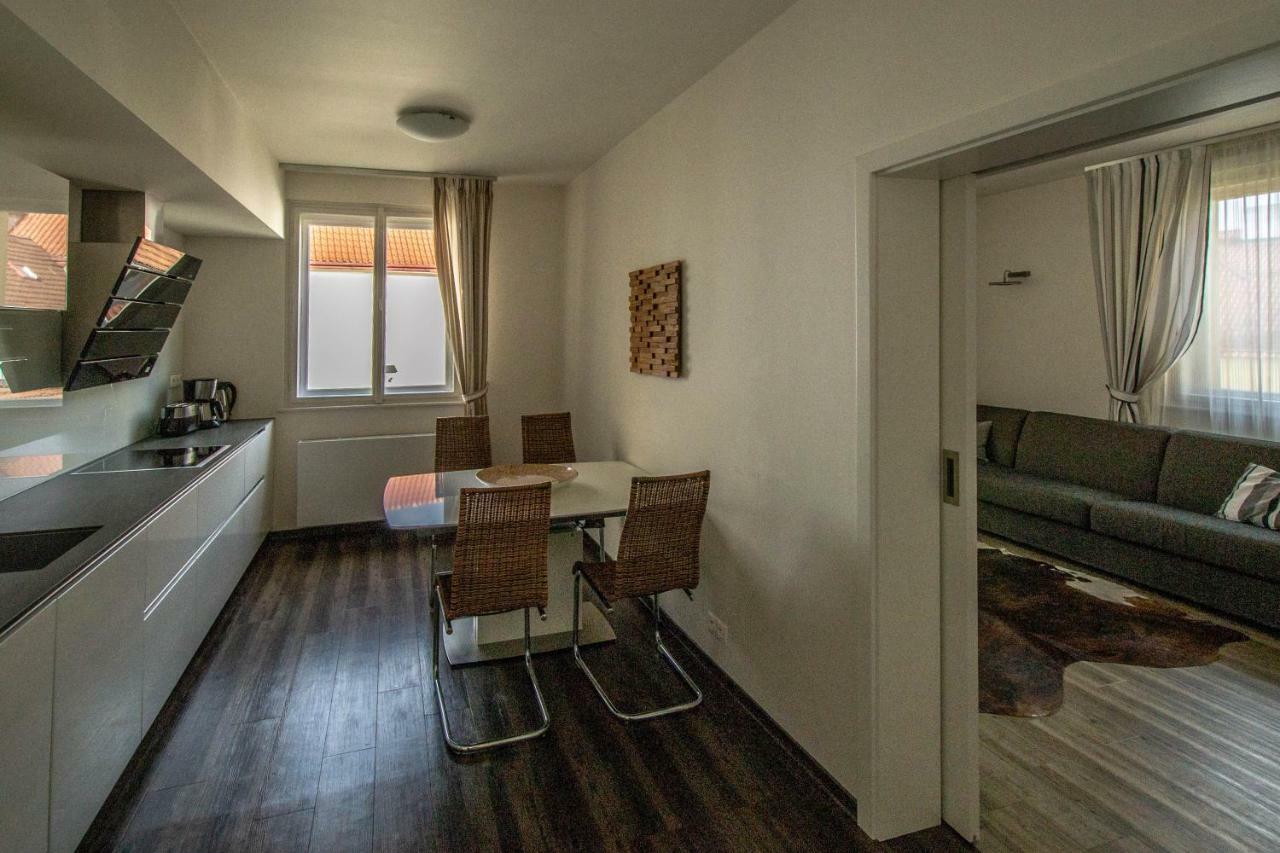 Unique Charles Bridge 2Bdr Apartment. Прага Экстерьер фото
